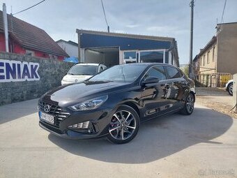 Hyundai i30 1.0 T-GDi Family DCT