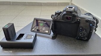 CANON EOS 77D