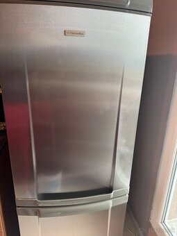 Plne funkčna chladnička electrolux