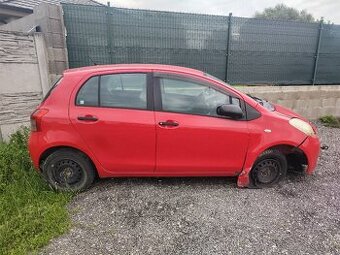 Predám havarované Toyota Yaris