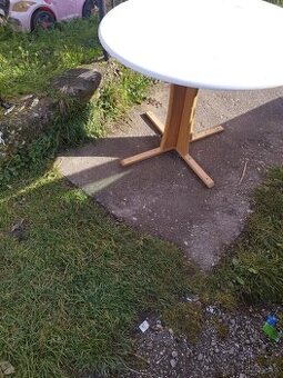 Predám jedálenský stôl