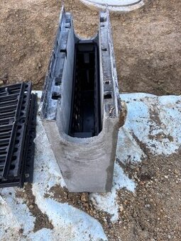 Betónová vpust na odtokový žľab