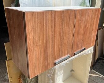 Nova vrchna kuchynska skrinka