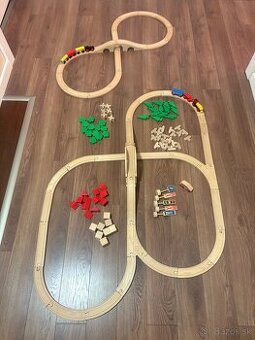 2x Drevena zeleznicna draha s lokomotivou