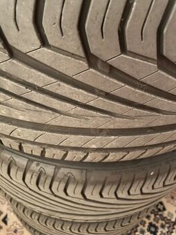 245/45 r19