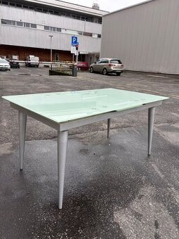 Skleneny jedalensky stol roztahovaci