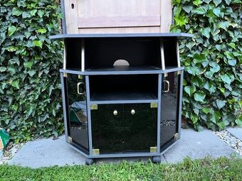 Stolík pod TV