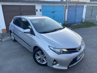 Toyota AURIS 2.0D-4D Diesel M6 TOP STAV