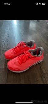 Under Armour Bežecké botasky 39 - 1