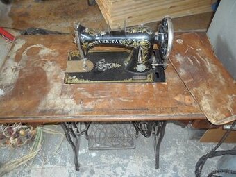 Starozitny šijaci stroj Veritas