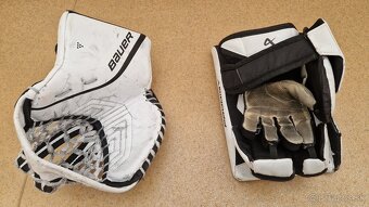 REZERVOVANÉ - Brankárska lapačka a vyrážačka Bauer YTH