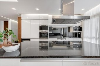 Ponúkame Vám na predaj 4 izb. byt, Ba - m.č.Staré Mesto.