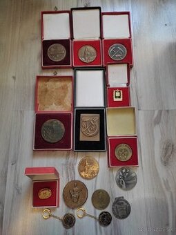 15 ks banícke odznaky vyznamenania medaile
