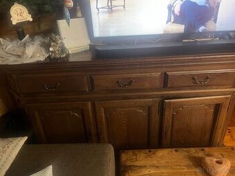 Rustikálna komoda z masívu