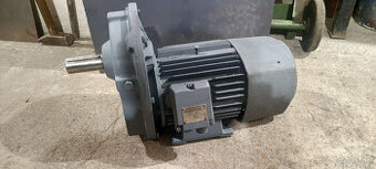 Elektromotor s prevodovkou