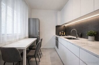 3-izbový byt, Pôvodný stav, 59 m², Loggia, 3/10, Čapajevová,