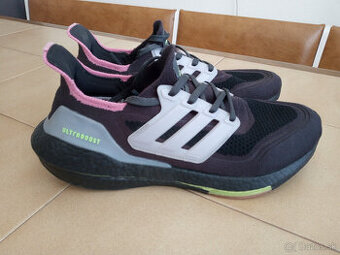 Damske bezecke tenisky ADIDAS Ultraboost.