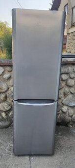 Indesit.... chladnička s mrazničkou dole