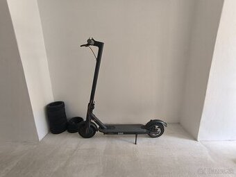 El kolobezka Xiaomi Mi Scooter M365