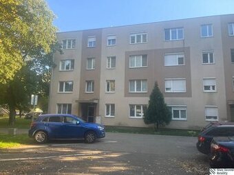 4-izbový byt – Svätoplukova ul., Senec (centrum) vhodné aj p