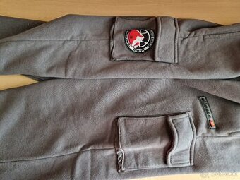 1x teplákové kapsáče veľ. 152/158, 3x nohavice veľ. 140
