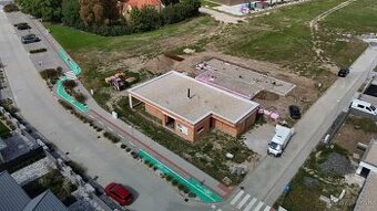 VO VÝSTAVBEUltramoderný veľkometrážny dom v Seredi Za Kapln