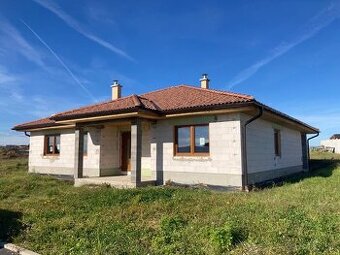 Novostavba - rodinný dom v novej časti obce Mikušovce