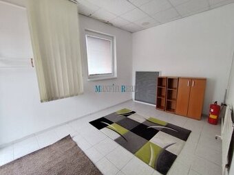 Kancelárie v centre Nitry s parkovaním
