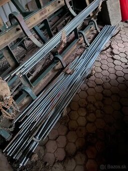 Závitové tyče M16