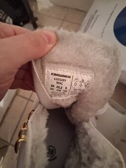 Damske korcule nove 39