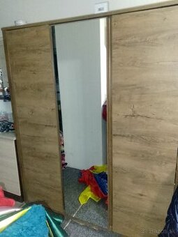 Šatníková skriňa