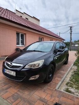 Opel Astra J Sport Tourer 2012