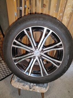 Predám kompletnú sadu letných pnematík aj s alu diskami.