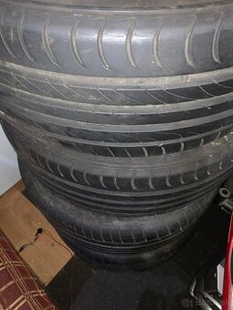 245/45 R19 Run Flat
