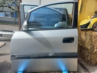Predám náhradné diely na Opel Zafira.