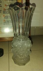 Stará sklenená váza.