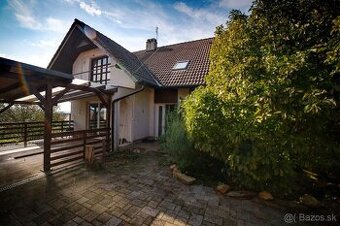 Poschodový rodinný dom (dvojgeneračný) s garážou,obec Rybník