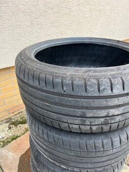 225/40r18
