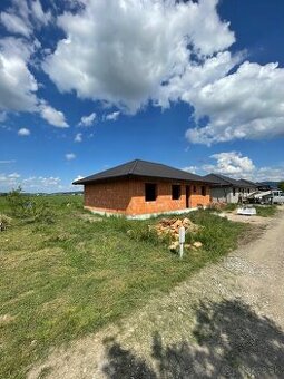 Na predaj novostavba 4-izbového bungalovu – Veľké Bierovce