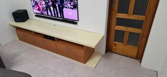 Skrinka pod TV