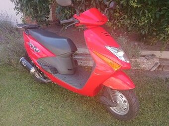 Skúter Honda SCV 100 Lead