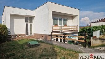 Na predaj veľký rodinný dom s garážou pozemok 838 m2 Veľké K