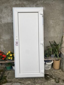 Plastové dvere