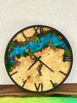 Machové hodiny 50cm , drevené hodiny s machom a epoxidom