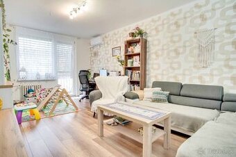 Veľký 3-izbový byt s balkónom na ul. Cyrilometódska, Nové Zá