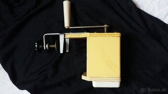 Mlynček na mäso a niťovky cestoviny - 1