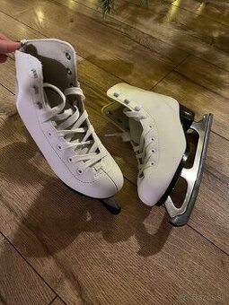 Junior korčule na predaj 33/34