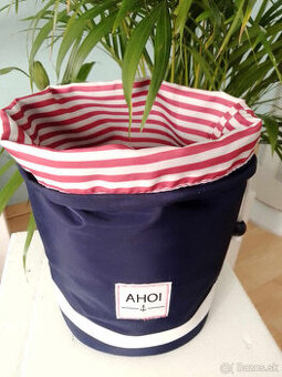 AHOI-väčšia kozmetická /alebo odkladacia/ taštička TCHIBO