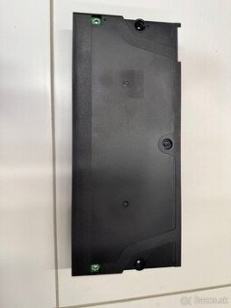 Predám Sony Playstation 4 Pro - Zdroj - ADP-300FR