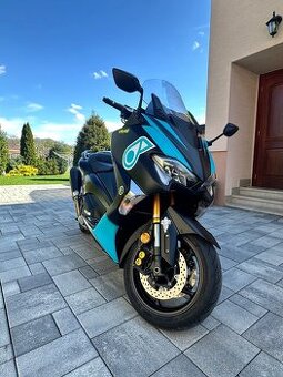 Yamaha T-Max Dx akrapovic